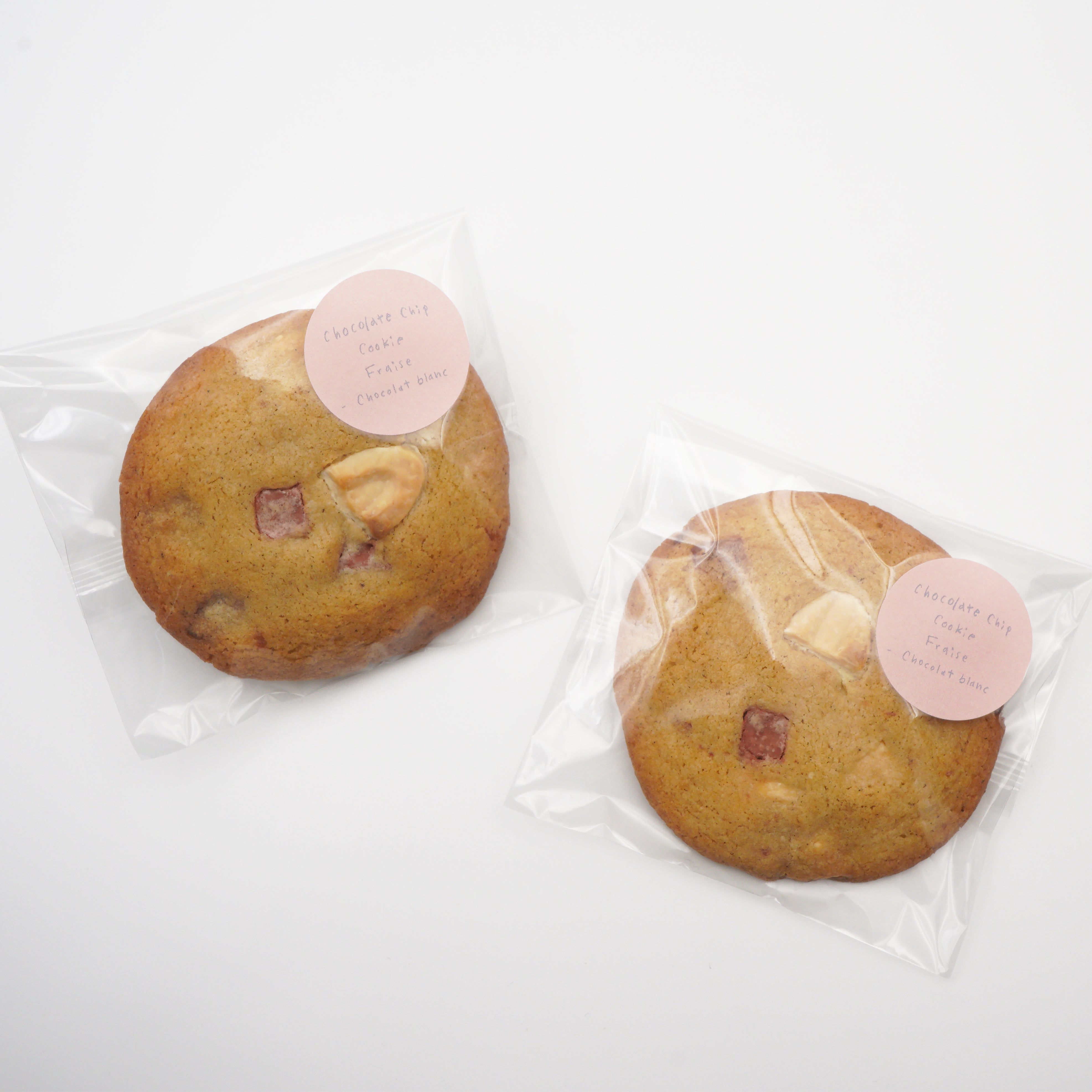 いちごチョコ×ホワイトチョコを散りばめたソフトクッキー